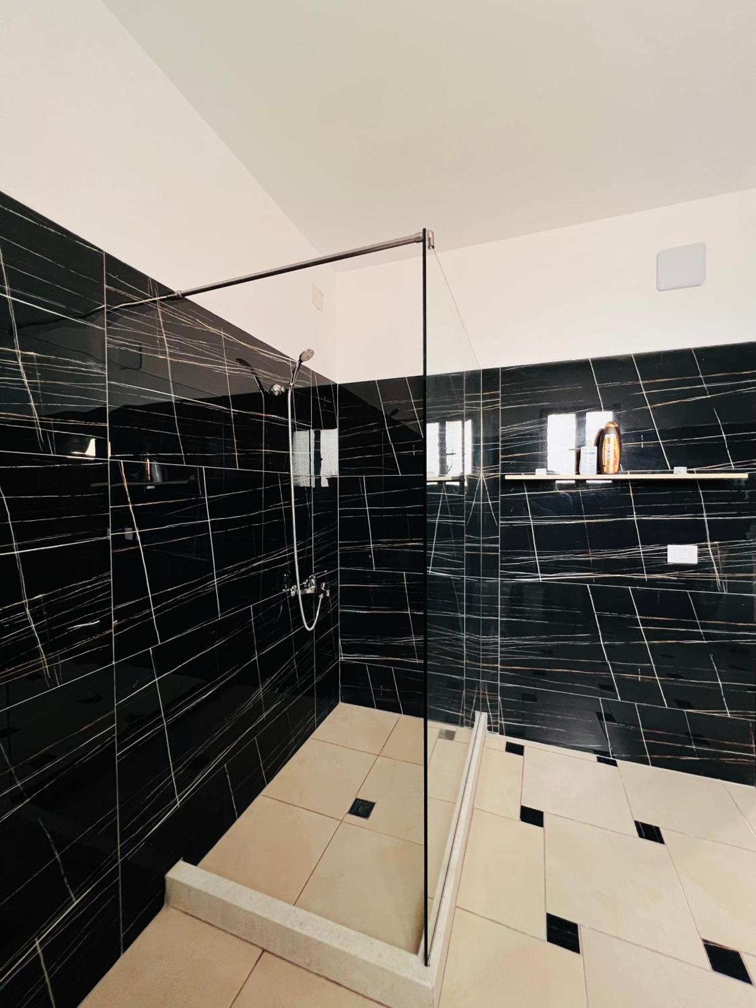 Villa Ensalv Berat - Apartment - Room - Penthouse Quarto foto